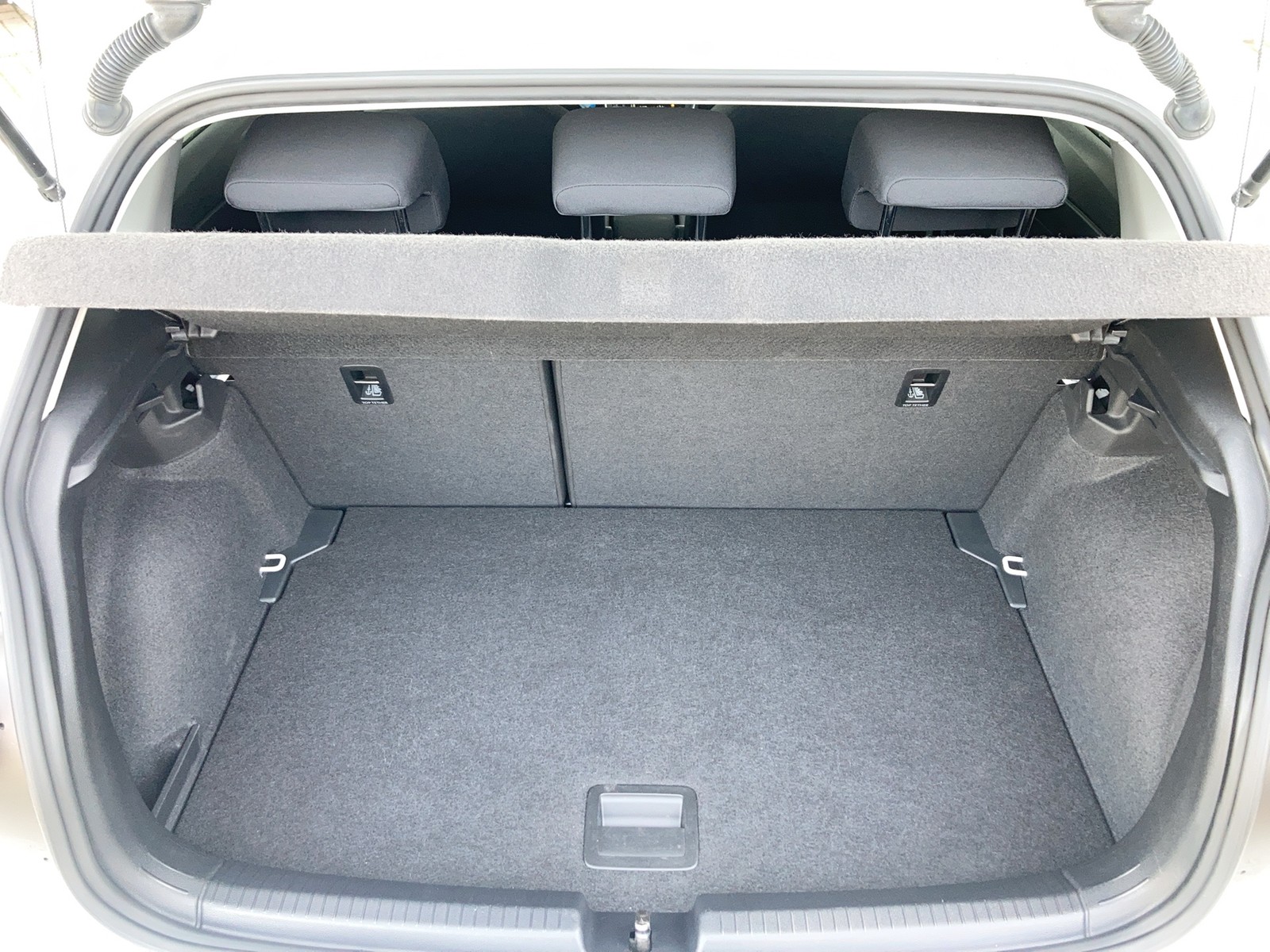 Fahrzeugabbildung Volkswagen Polo TSI Active DSG LED ACC PDC SH