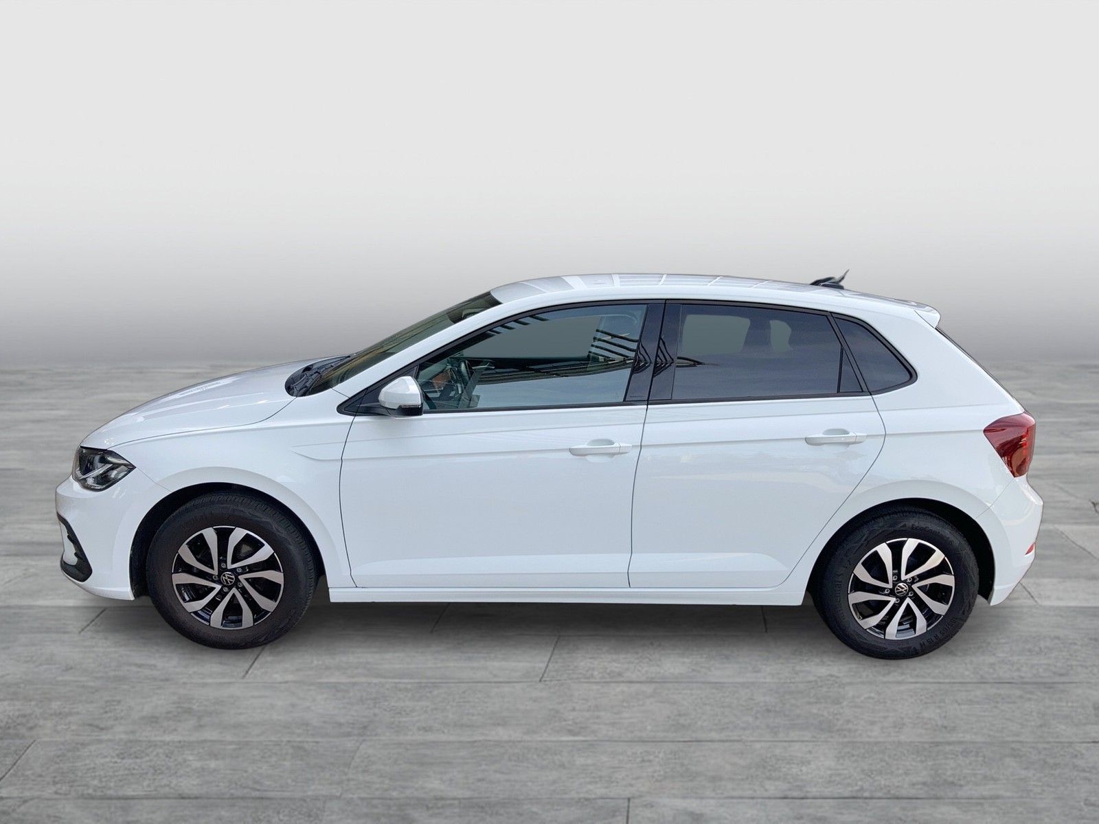 Fahrzeugabbildung Volkswagen Polo TSI Active DSG LED ACC PDC SH