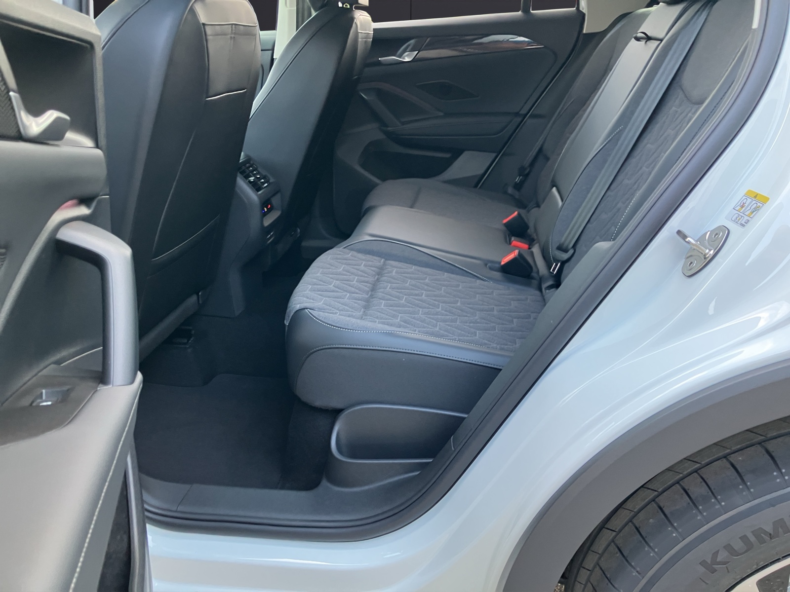 Fahrzeugabbildung Volkswagen Tiguan TDI Life NAVI LED+ Kessy easyOpen