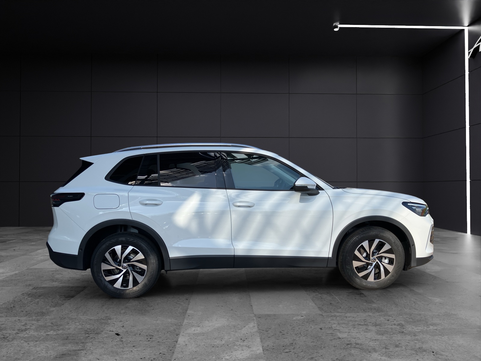 Fahrzeugabbildung Volkswagen Tiguan TDI Life NAVI LED+ Kessy easyOpen