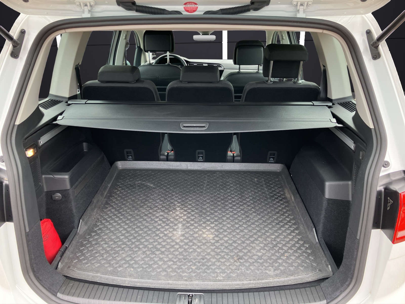 Fahrzeugabbildung Volkswagen Touran TSI Comfortline DSG LED Navi ACC PDC SH