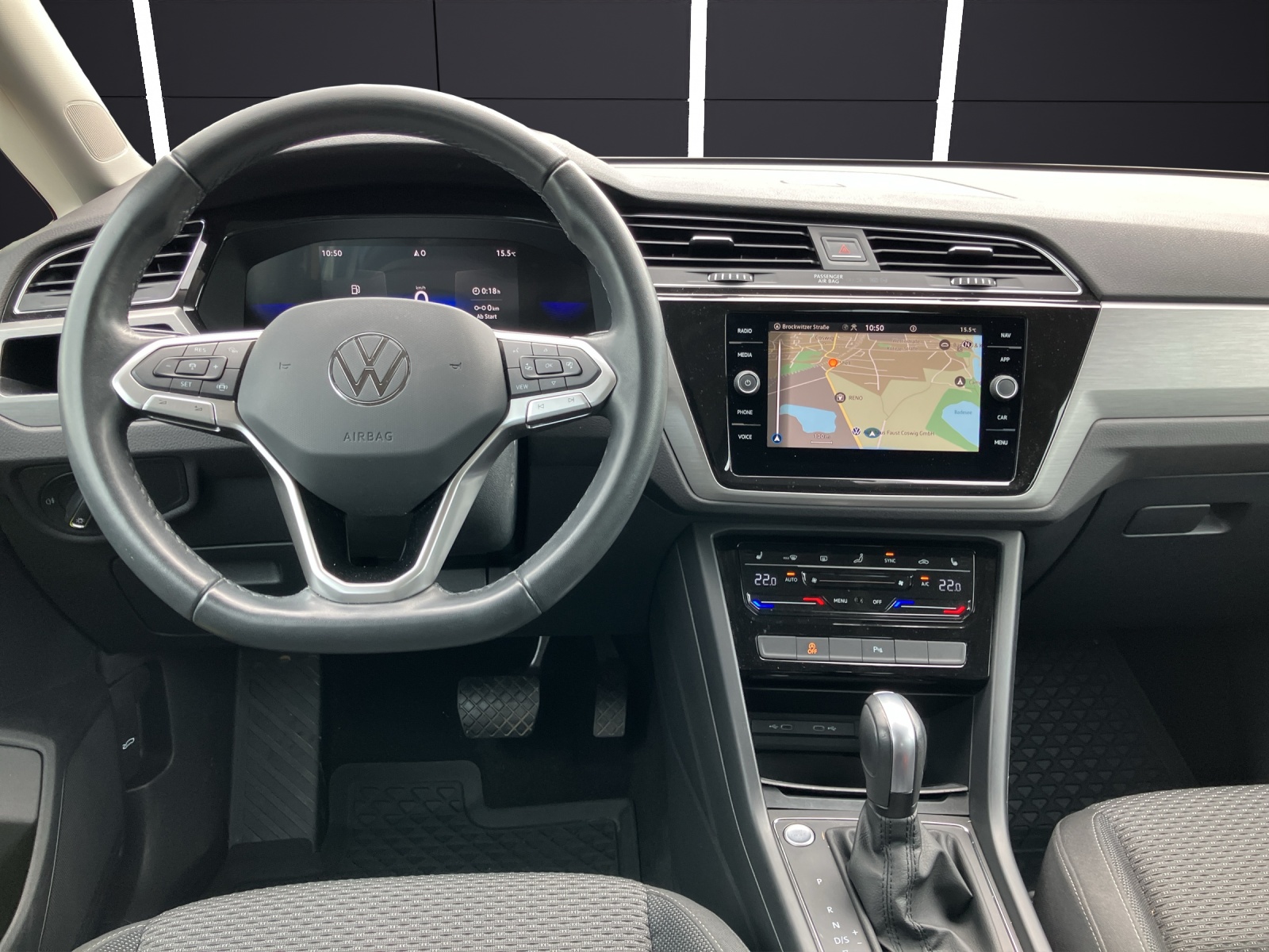 Fahrzeugabbildung Volkswagen Touran TSI Comfortline DSG LED Navi ACC PDC SH
