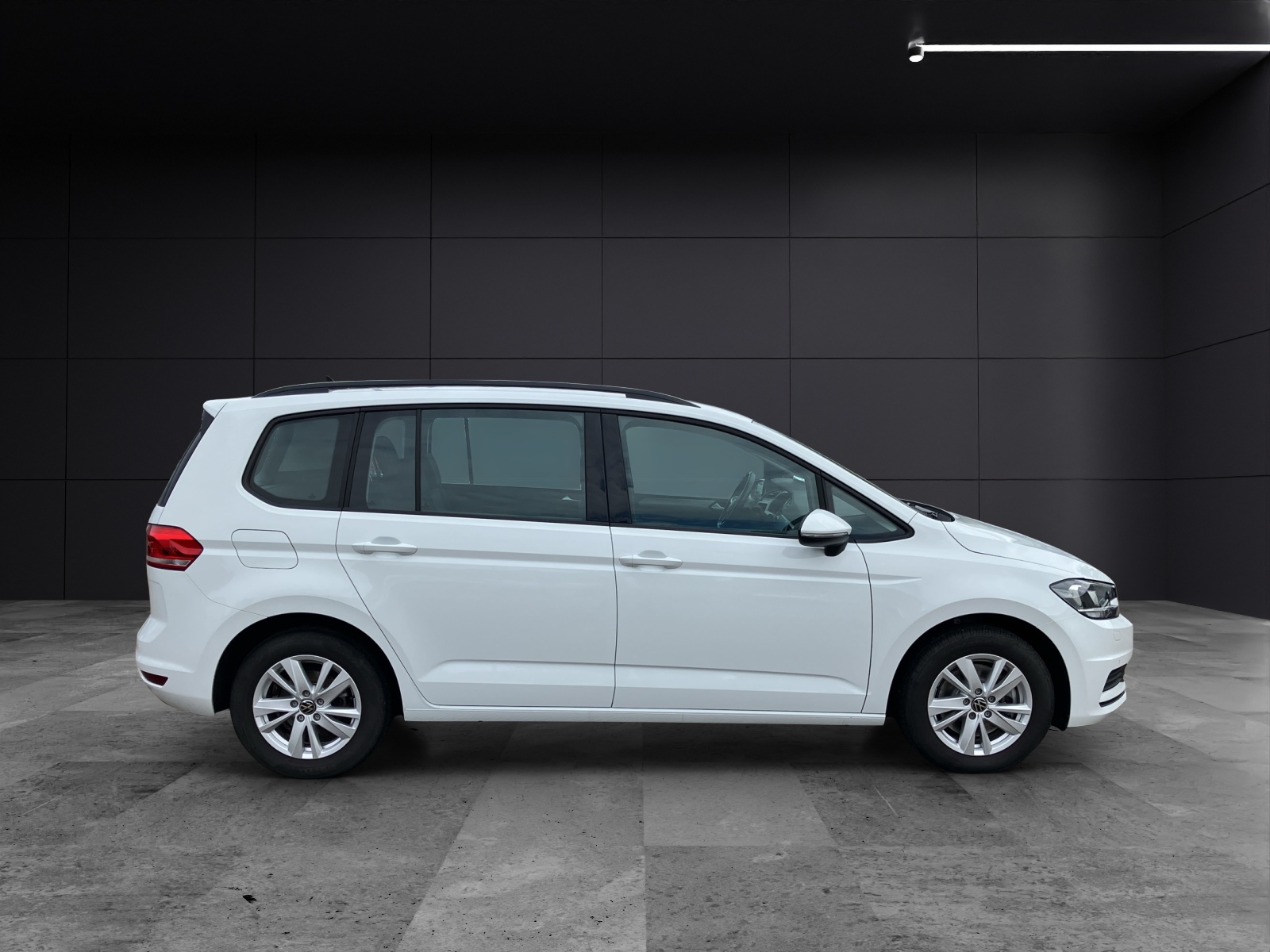 Fahrzeugabbildung Volkswagen Touran TSI Comfortline DSG LED Navi ACC PDC SH