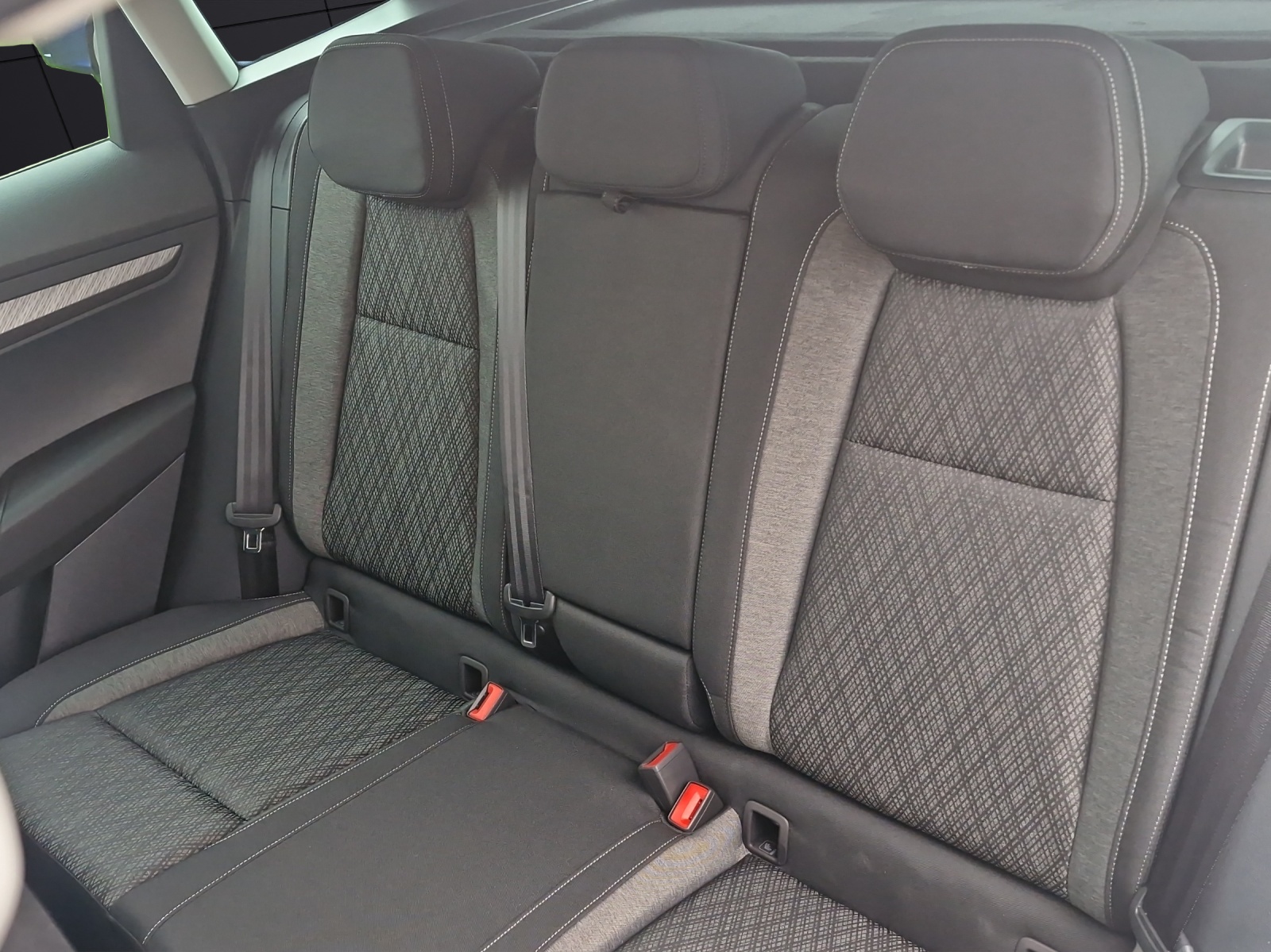 Fahrzeugabbildung SKODA Karoq Balance 1.5 TSI DSG AHZ RFK ACC