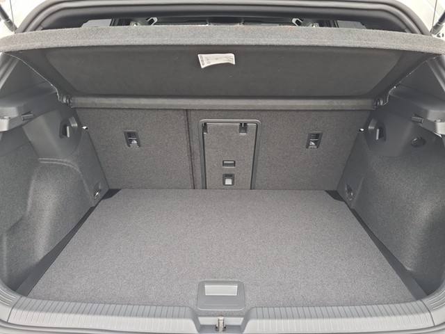 Fahrzeugabbildung Volkswagen Golf VIII GTI Matrix Standhzg Sound ACC DSG PDC SH 19