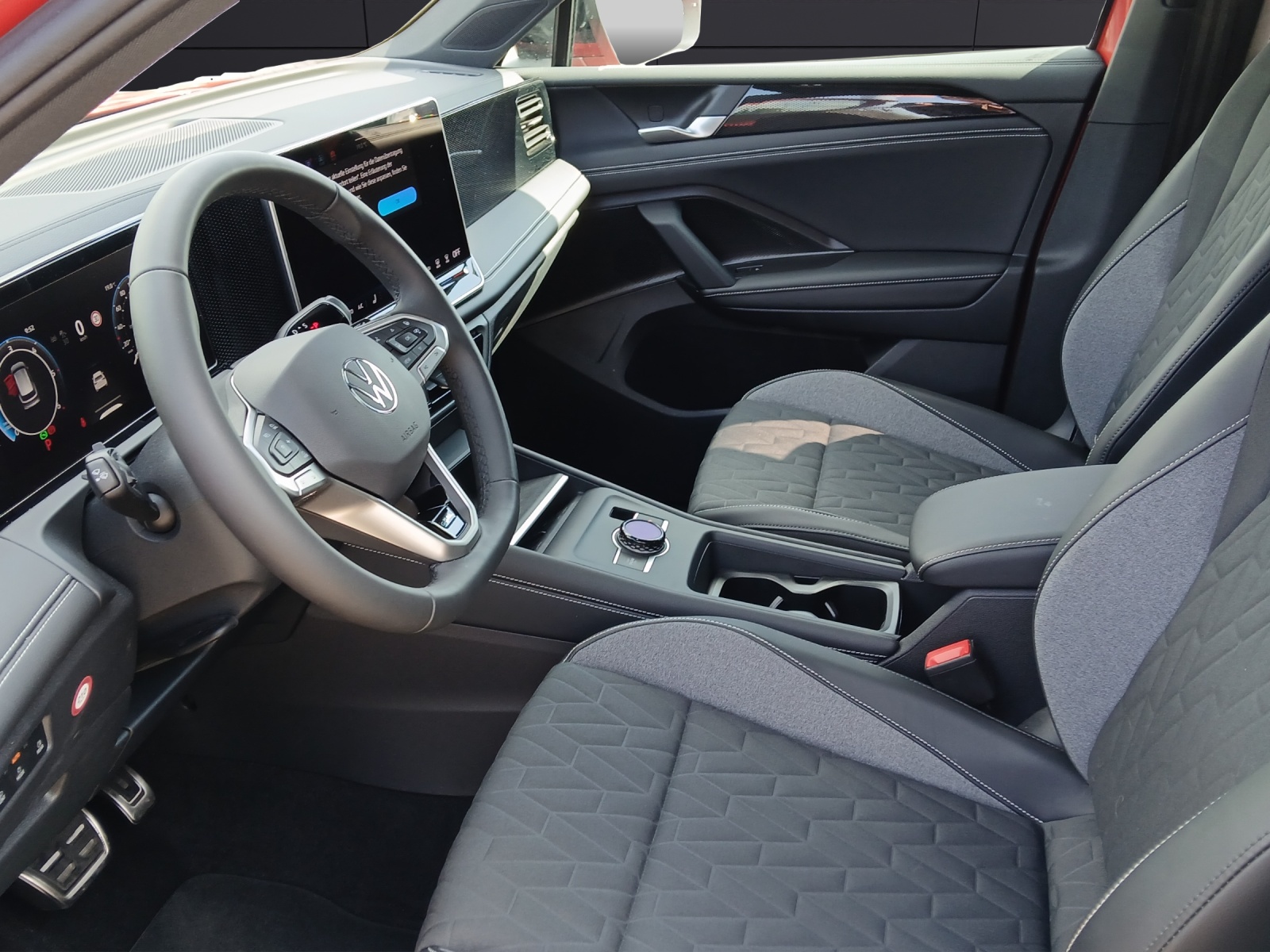 Fahrzeugabbildung Volkswagen Tiguan TDI Goal DSG Matrix AHK Navi AID ACC RFK SH 18