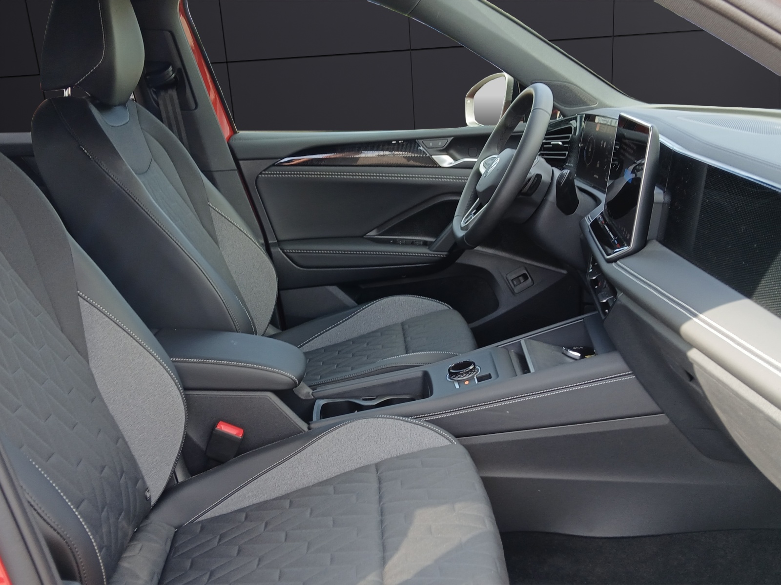 Fahrzeugabbildung Volkswagen Tiguan TDI Goal DSG Matrix AHK Navi AID ACC RFK SH 18