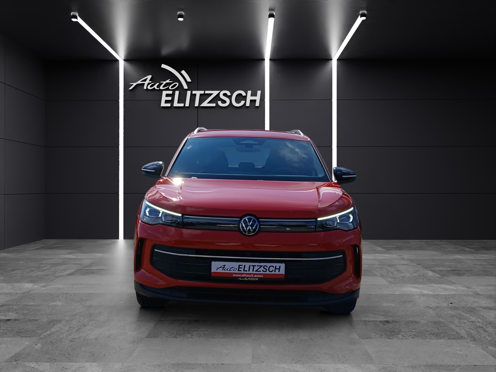 Fahrzeugabbildung Volkswagen Tiguan TDI Goal DSG Matrix AHK Navi AID ACC RFK SH 18