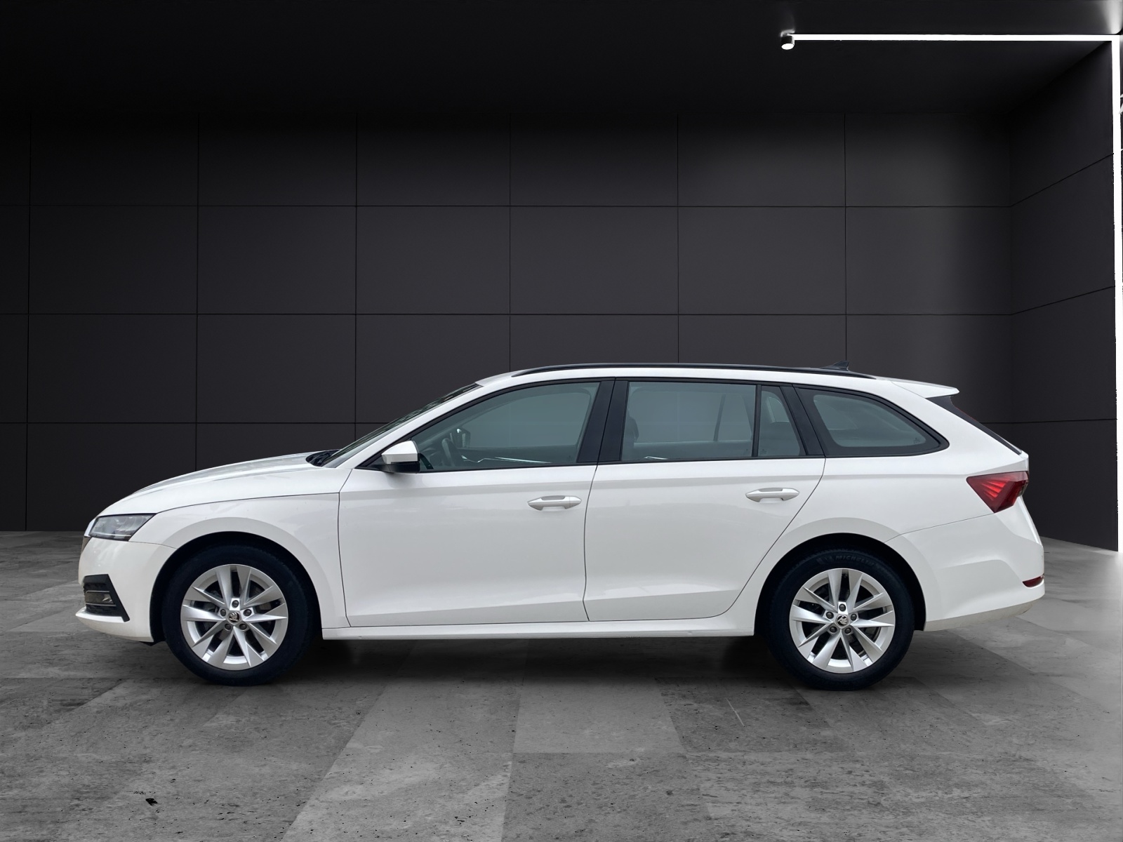 Fahrzeugabbildung SKODA Octavia Combi TDI First-Edition DSG LED Navi PDC SH