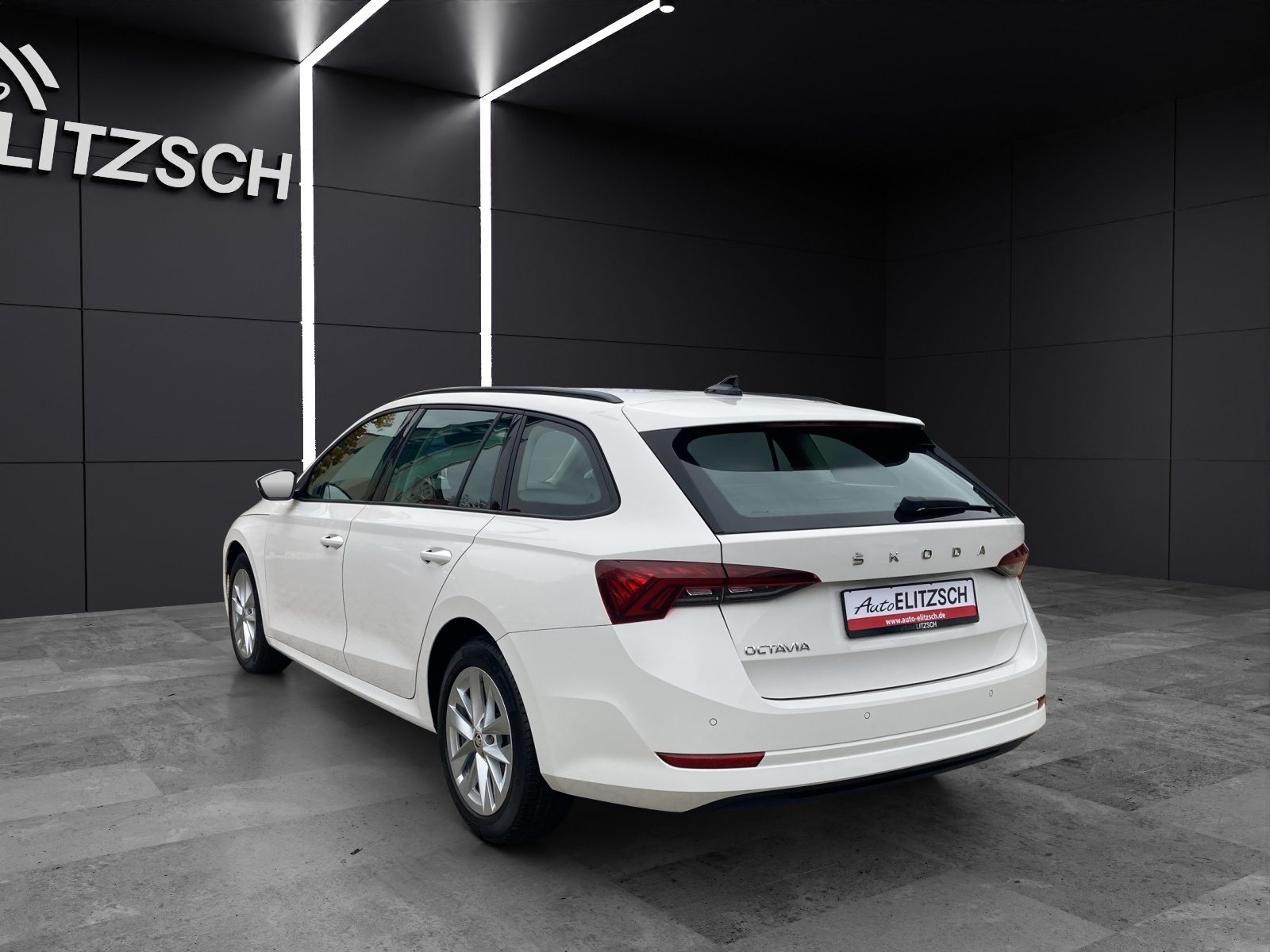 Fahrzeugabbildung SKODA Octavia Combi TDI First-Edition DSG LED Navi PDC SH