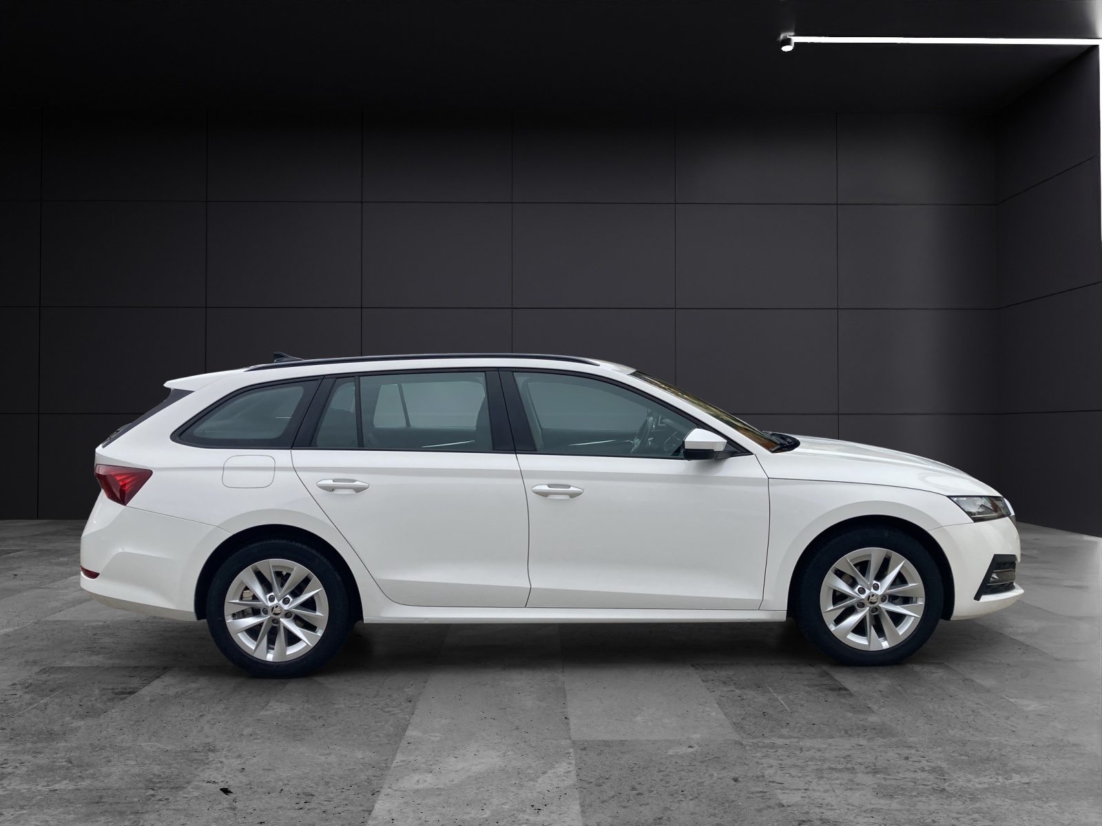 Fahrzeugabbildung SKODA Octavia Combi TDI First-Edition DSG LED Navi PDC SH