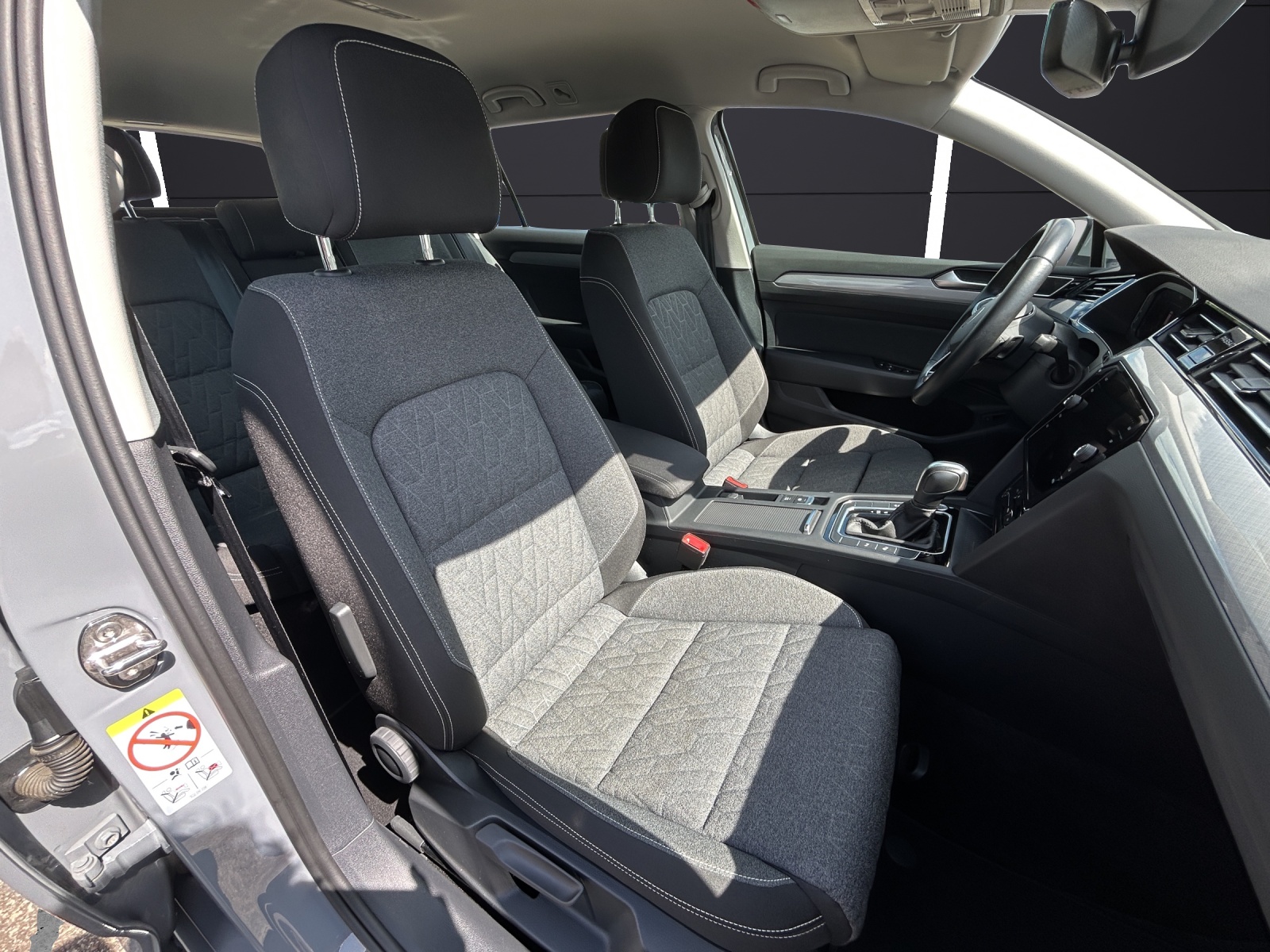 Fahrzeugabbildung Volkswagen Passat Variant TDI Business Matrix Navi ACC AID HUD SHZ LHZ Massage