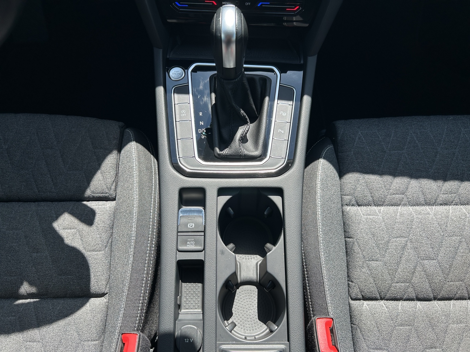 Fahrzeugabbildung Volkswagen Passat Variant TDI Business Matrix Navi ACC AID HUD SHZ LHZ Massage