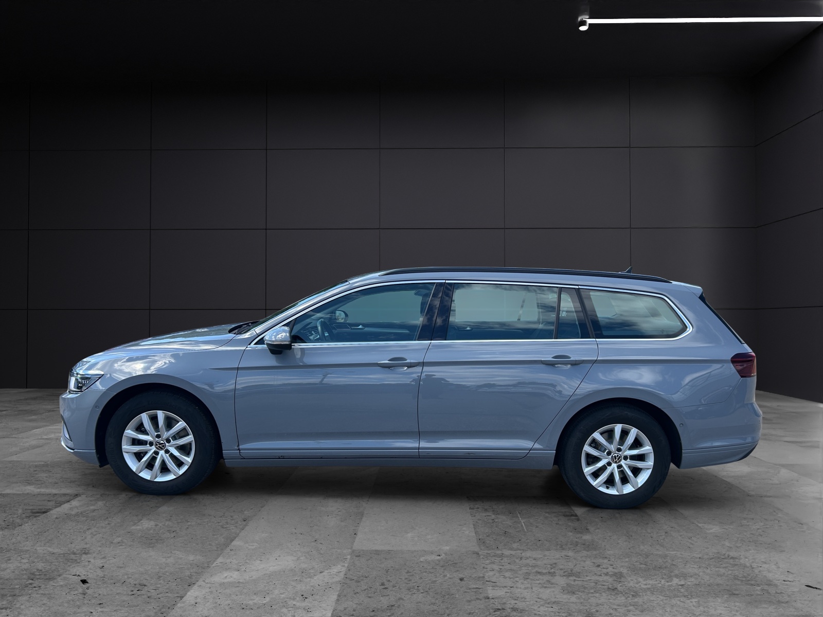 Fahrzeugabbildung Volkswagen Passat Variant TDI Business Matrix Navi ACC AID HUD SHZ LHZ Massage