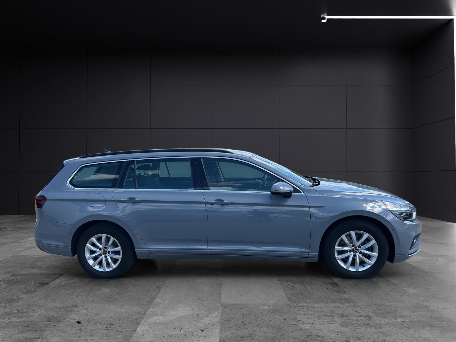 Fahrzeugabbildung Volkswagen Passat Variant TDI Business Matrix Navi ACC AID HUD SHZ LHZ Massage