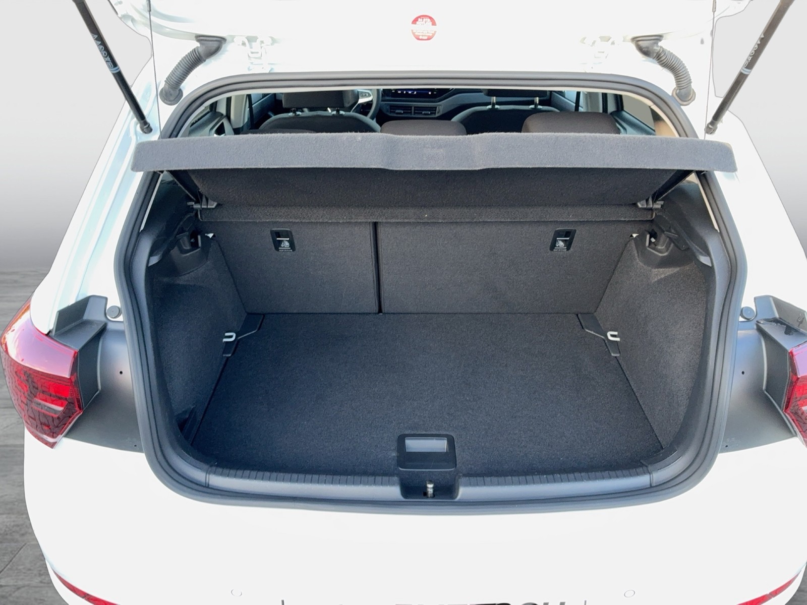 Fahrzeugabbildung Volkswagen Polo TSI Active DSG LED Navi ACC PDC SH