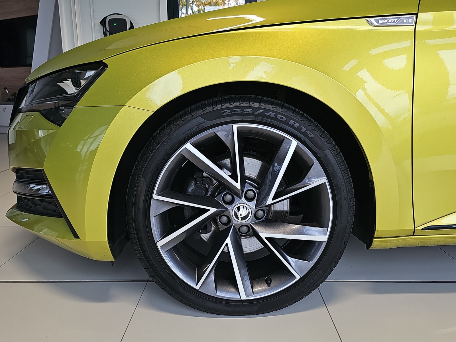 Fahrzeugabbildung SKODA Superb Combi Sportline 2.0 TSI DSG AHZV DCC ACC ALCANTARAHIMMEL