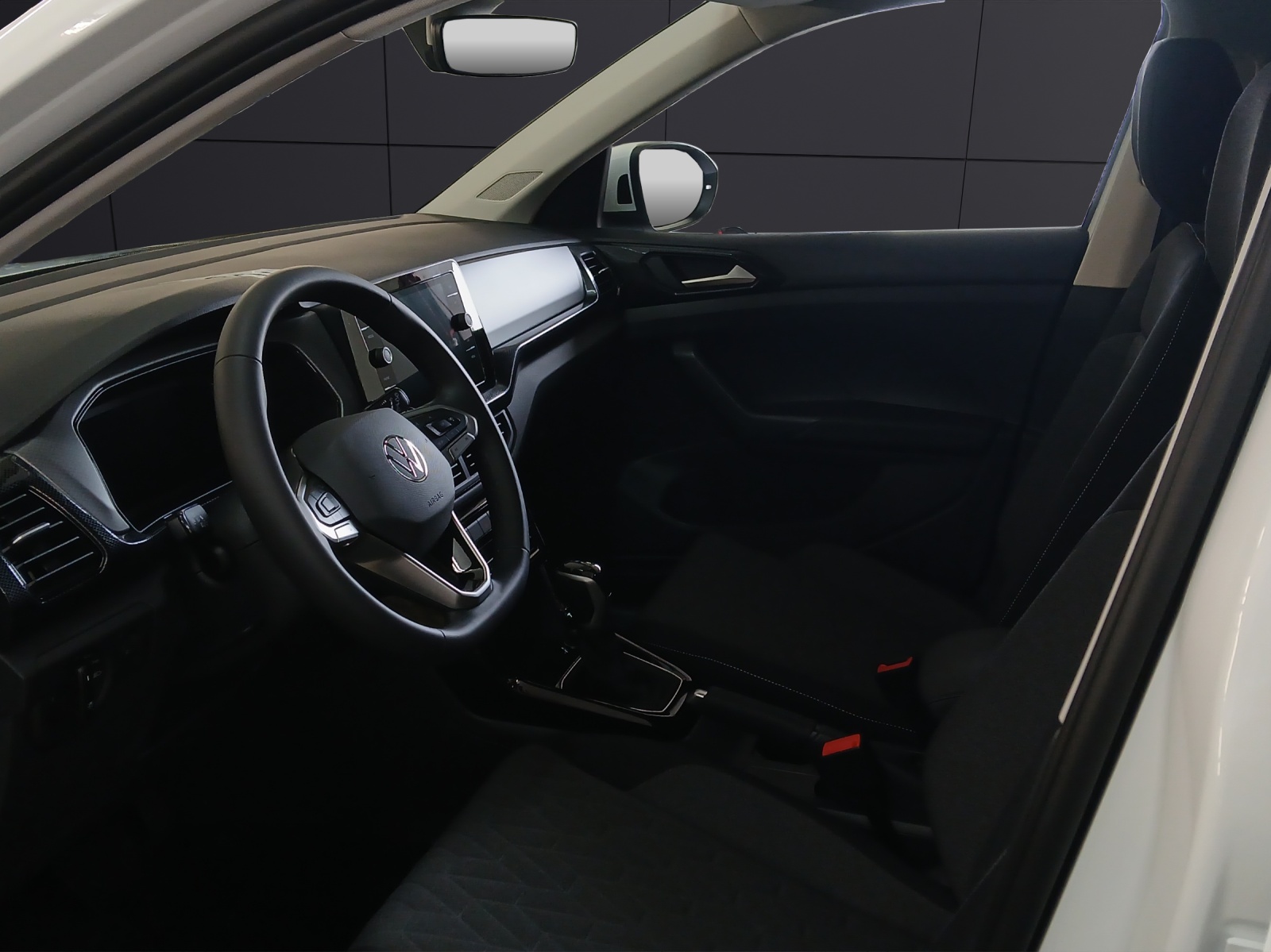 Fahrzeugabbildung Volkswagen T-Cross Life DSG LED RearView Ready2Discover
