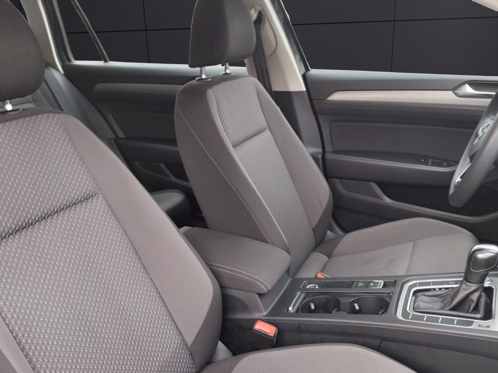 Fahrzeugabbildung Volkswagen Passat Variant Basis TDI DSG LED ACC SH WeConnect Navi Klima