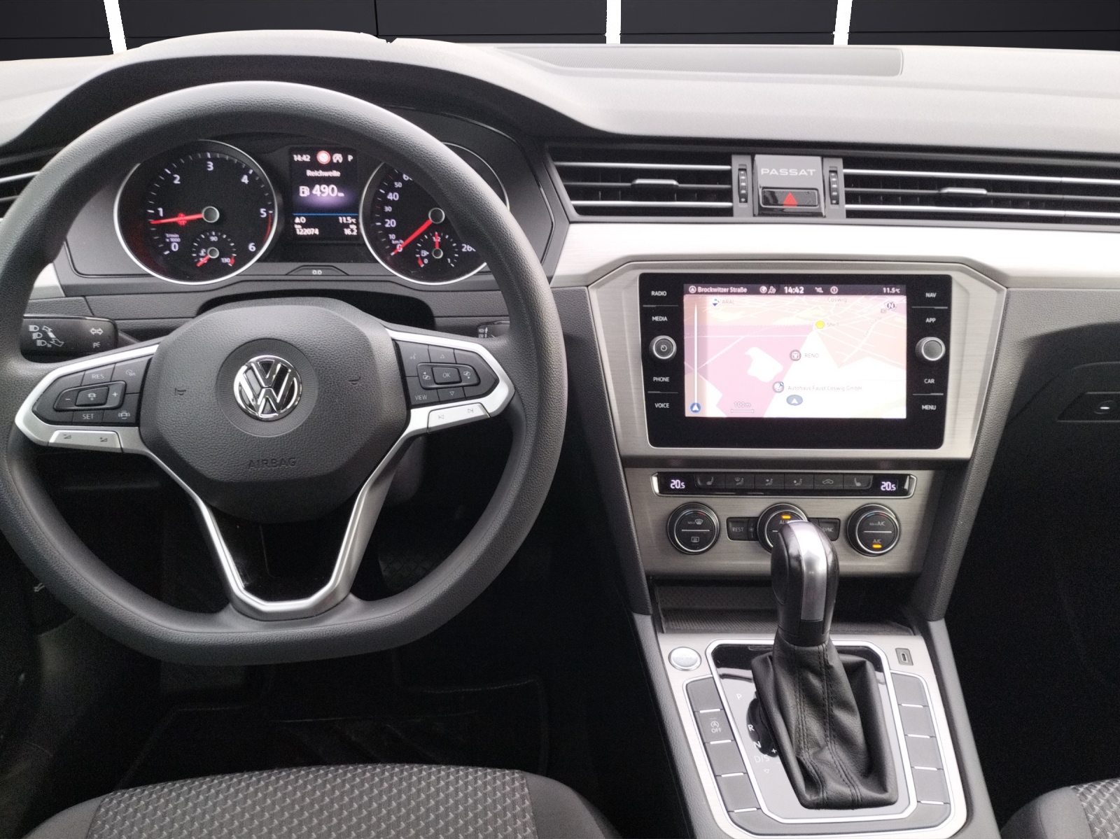 Fahrzeugabbildung Volkswagen Passat Variant Basis TDI DSG LED ACC SH WeConnect Navi Klima