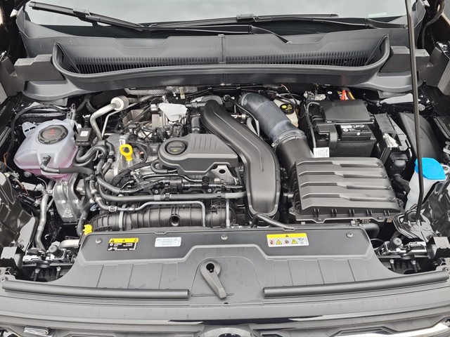Fahrzeugabbildung Volkswagen T-Cross R-Line DSG Matrix ACC AHK RFK Beats SH 20