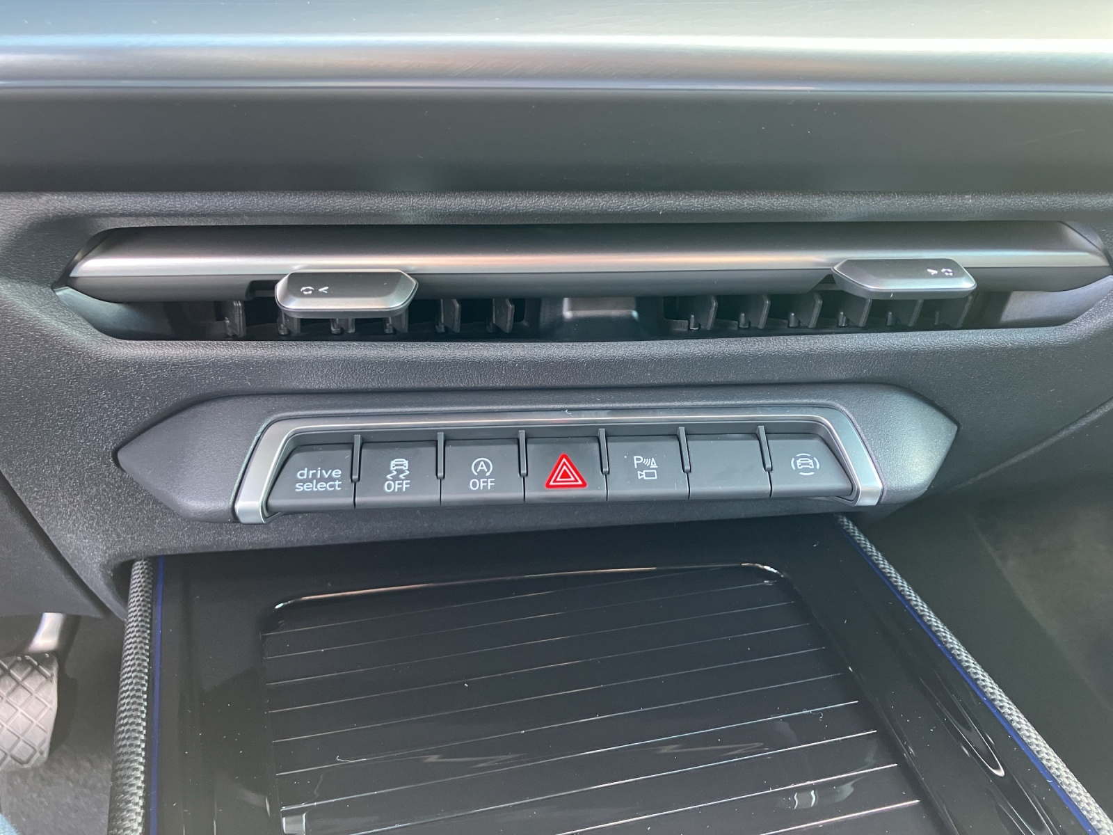 Fahrzeugabbildung Audi Q3 TFSI 110 kW LED, AHZV, DAB, ACC