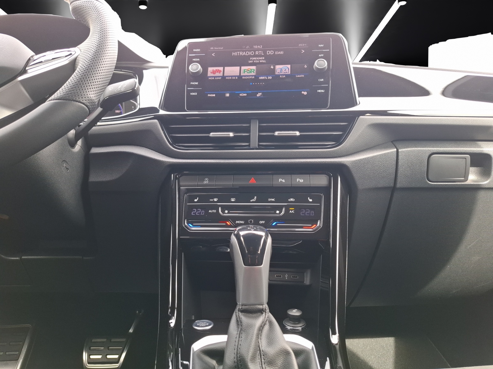 Fahrzeugabbildung Volkswagen T-Roc TSI R-Line DSG 4M Matrix Navi AID ACC RFK SH 18