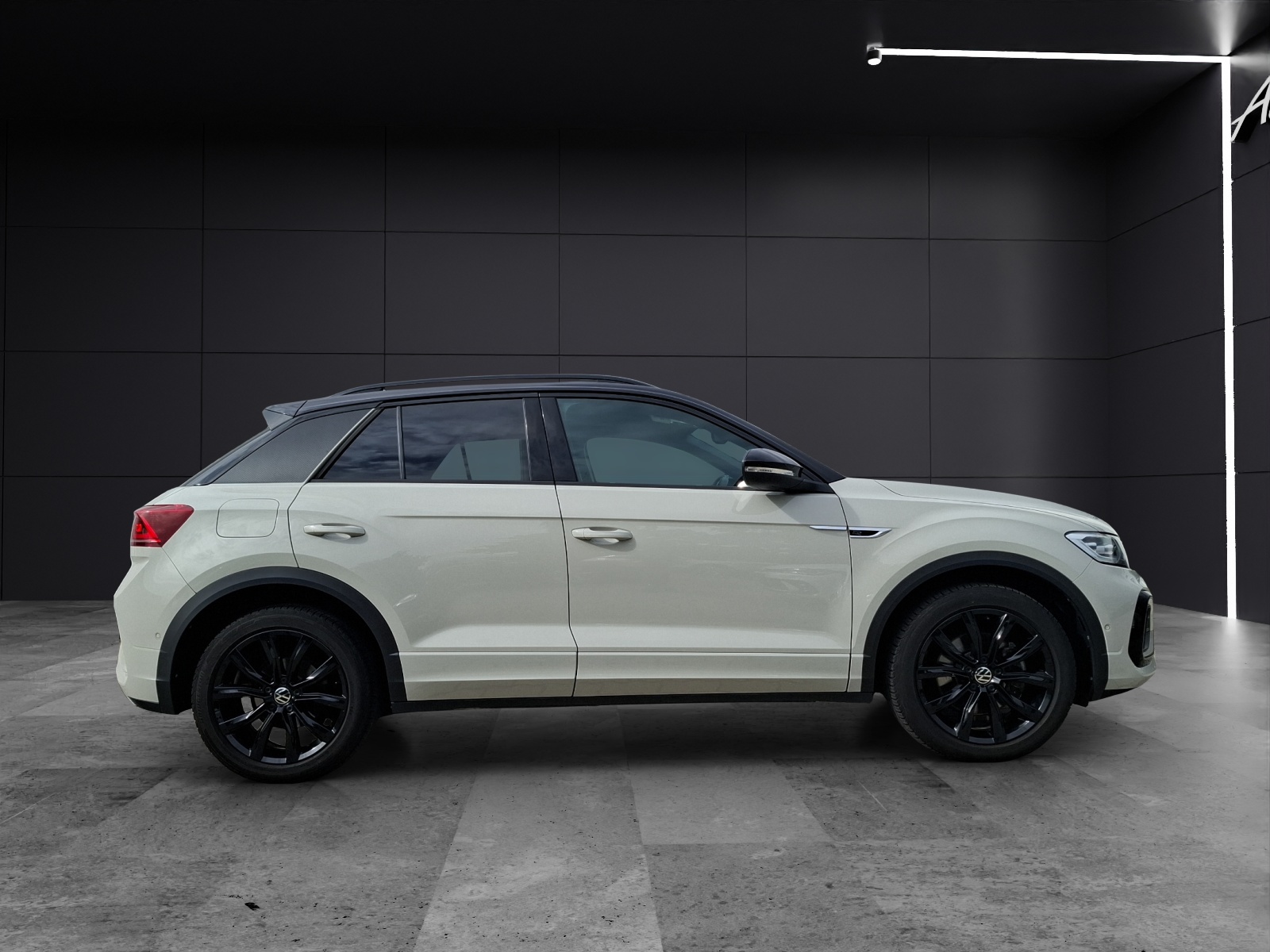 Fahrzeugabbildung Volkswagen T-Roc TSI R-Line DSG 4M Matrix Navi AID ACC RFK SH 18