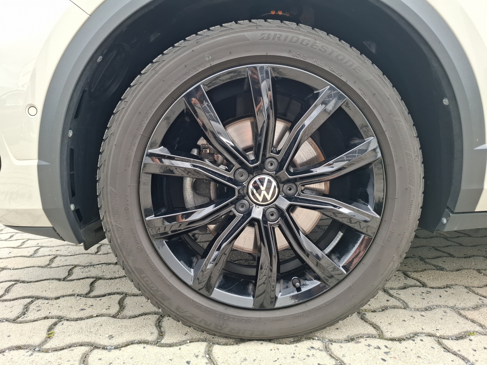 Fahrzeugabbildung Volkswagen T-Roc TSI R-Line DSG 4M Matrix Navi AID ACC RFK SH 18