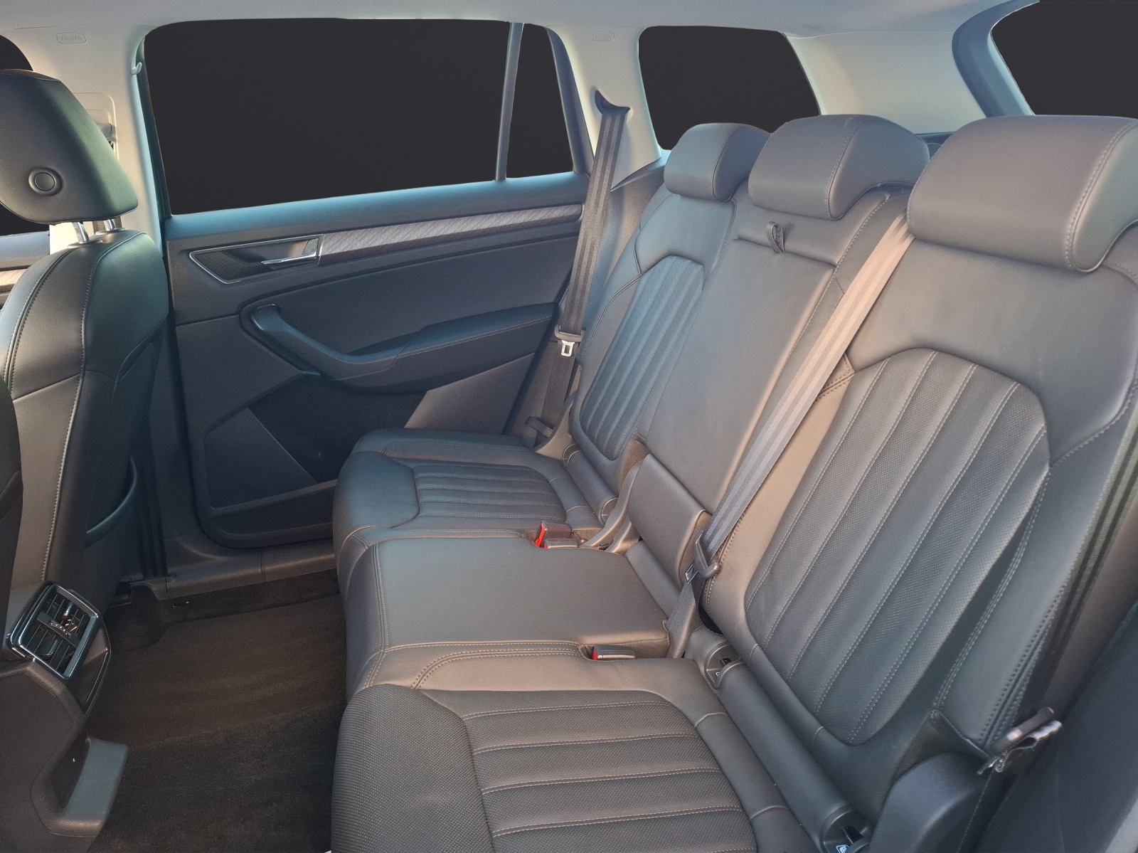 Fahrzeugabbildung SKODA Kodiaq TSI Style DSG 4x4 Standhzg. Matrix Navi Leder AID ACC RFK SH