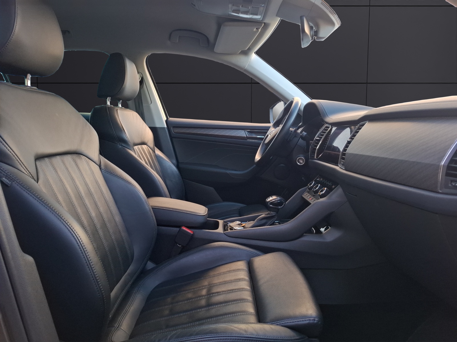 Fahrzeugabbildung SKODA Kodiaq TSI Style DSG 4x4 Standhzg. Matrix Navi Leder AID ACC RFK SH