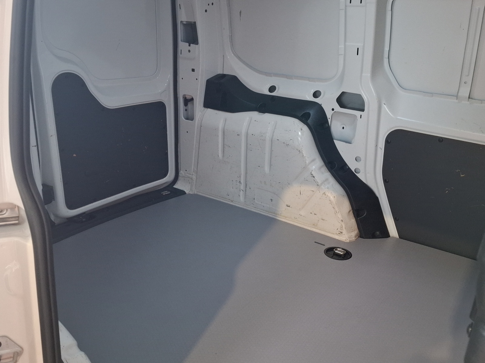 Fahrzeugabbildung Volkswagen Caddy TDI Kasten EcoProfi AHK Navi Klima GRA