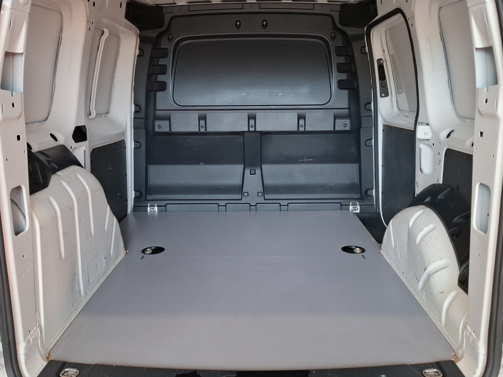 Fahrzeugabbildung Volkswagen Caddy TDI Kasten EcoProfi AHK Navi Klima GRA