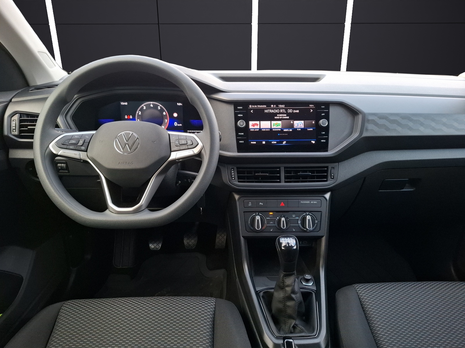 Fahrzeugabbildung Volkswagen T-Cross TSI Basis Navi AID PDC SH