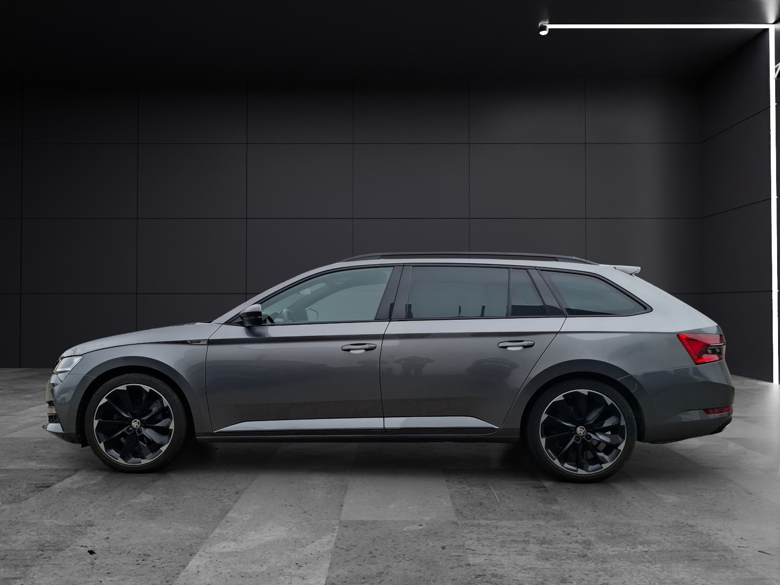 Fahrzeugabbildung SKODA Superb Combi TDI Sportline DSG 4x4 Matrix Navi AID ACC SH 19