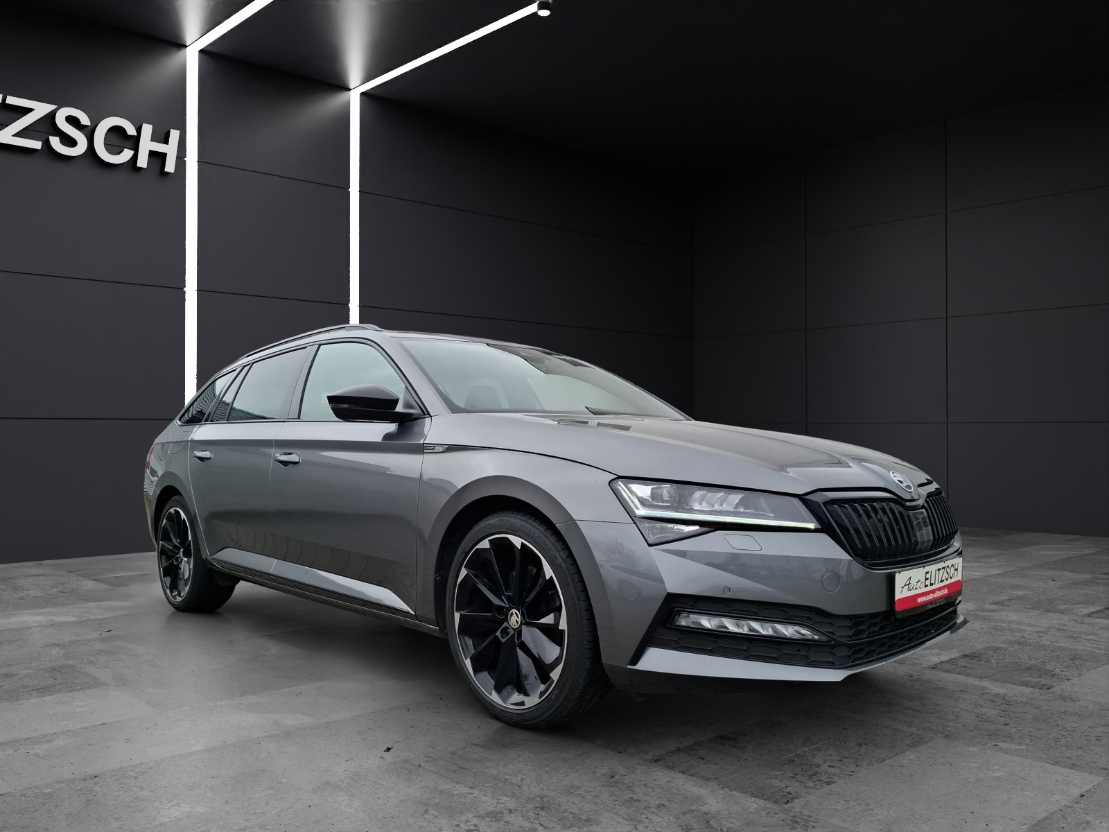 Fahrzeugabbildung SKODA Superb Combi TDI Sportline DSG 4x4 Matrix Navi AID ACC SH 19