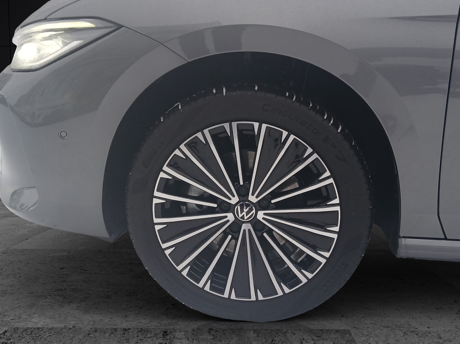 Fahrzeugabbildung Volkswagen Passat Variant Elegance TDI IQ-LED AHK Massage DCC