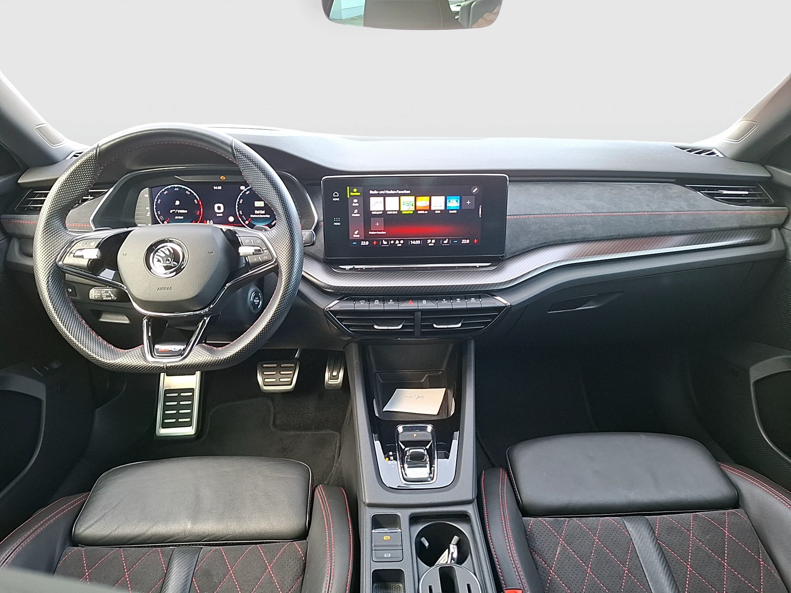 Fahrzeugabbildung SKODA Octavia CombI TSI RS-Plus DSG Matrix Navi Pano HUD ACC RFK Canton SH 19