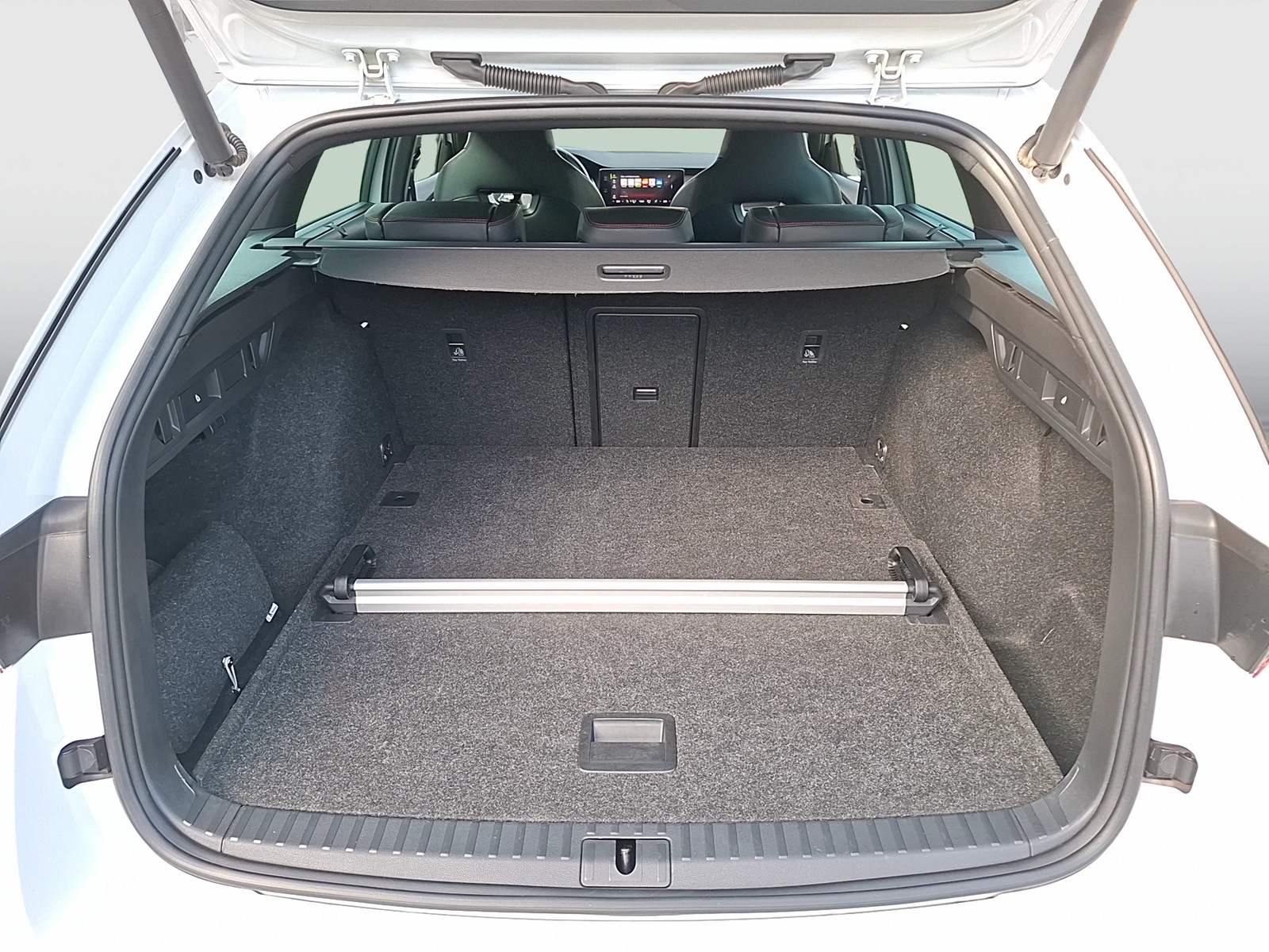 Fahrzeugabbildung SKODA Octavia CombI TSI RS-Plus DSG Matrix Navi Pano HUD ACC RFK Canton SH 19