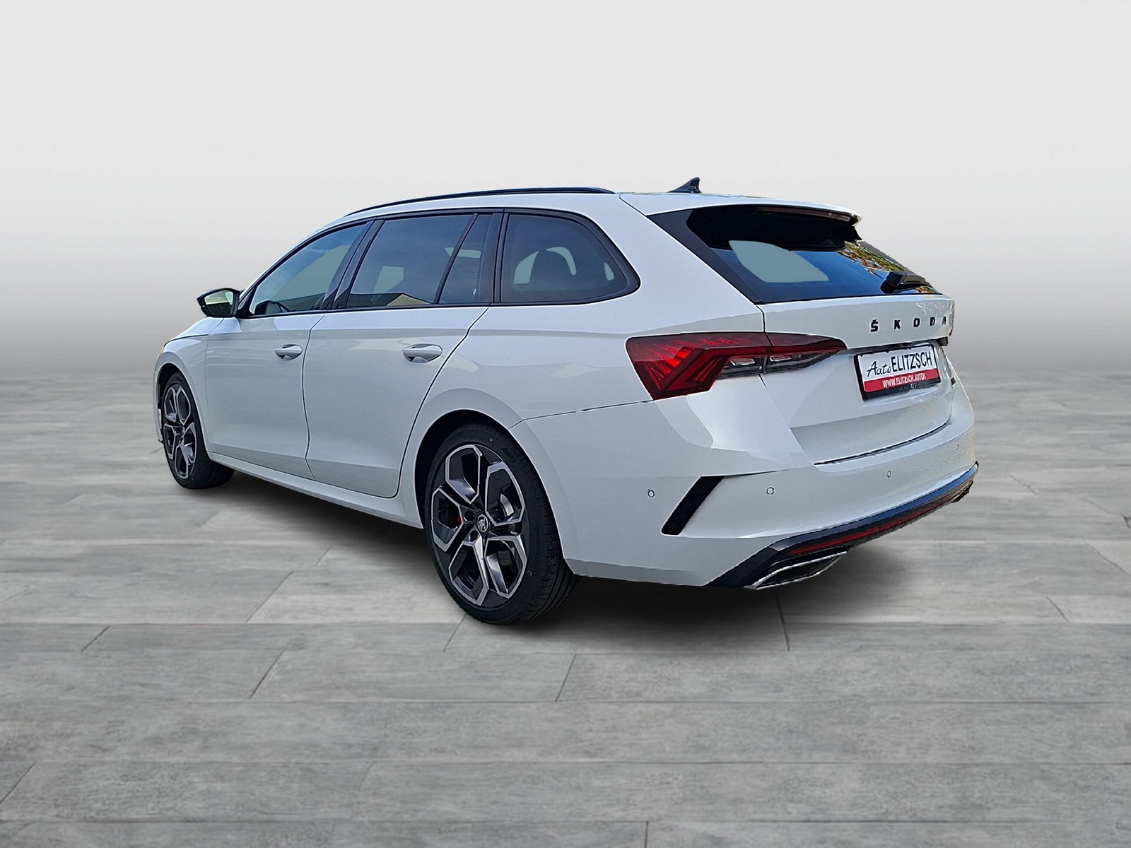 Fahrzeugabbildung SKODA Octavia CombI TSI RS-Plus DSG Matrix Navi Pano HUD ACC RFK Canton SH 19