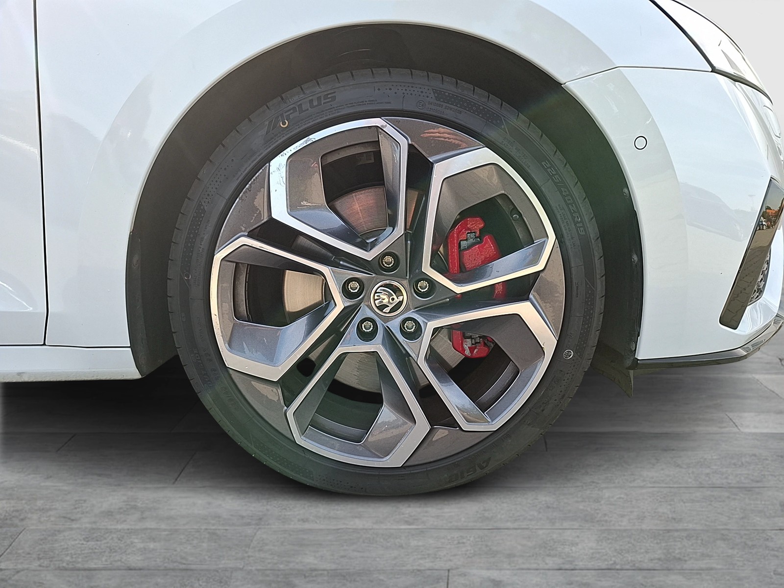 Fahrzeugabbildung SKODA Octavia CombI TSI RS-Plus DSG Matrix Navi Pano HUD ACC RFK Canton SH 19