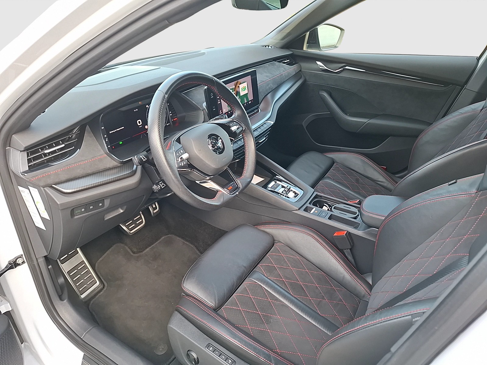 Fahrzeugabbildung SKODA Octavia CombI TSI RS-Plus DSG Matrix Navi Pano HUD ACC RFK Canton SH 19