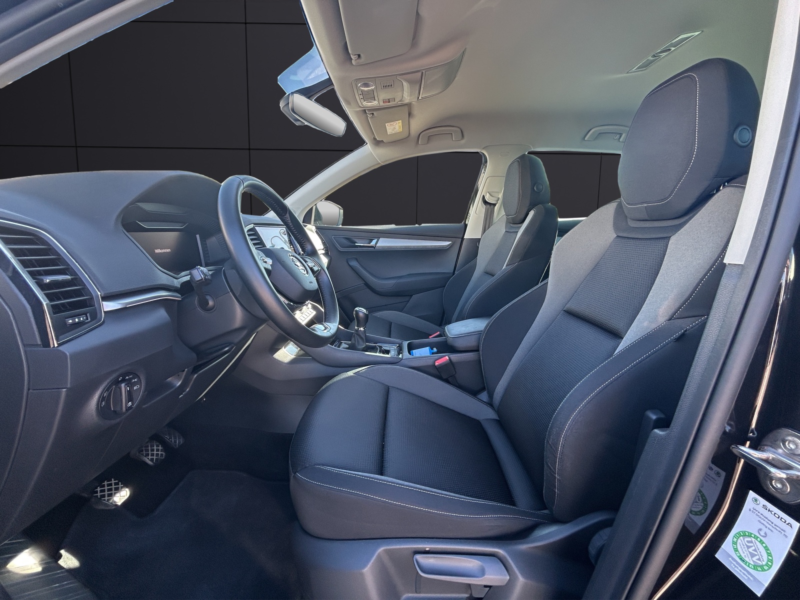 Fahrzeugabbildung SKODA Karoq TSI Tour LED Navi AIC GRA RFK SH