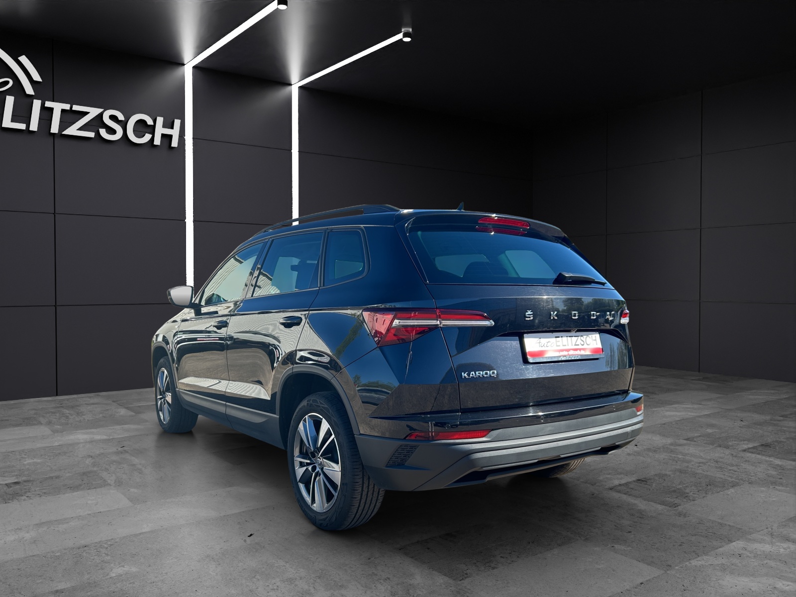 Fahrzeugabbildung SKODA Karoq TSI Tour LED Navi AIC GRA RFK SH