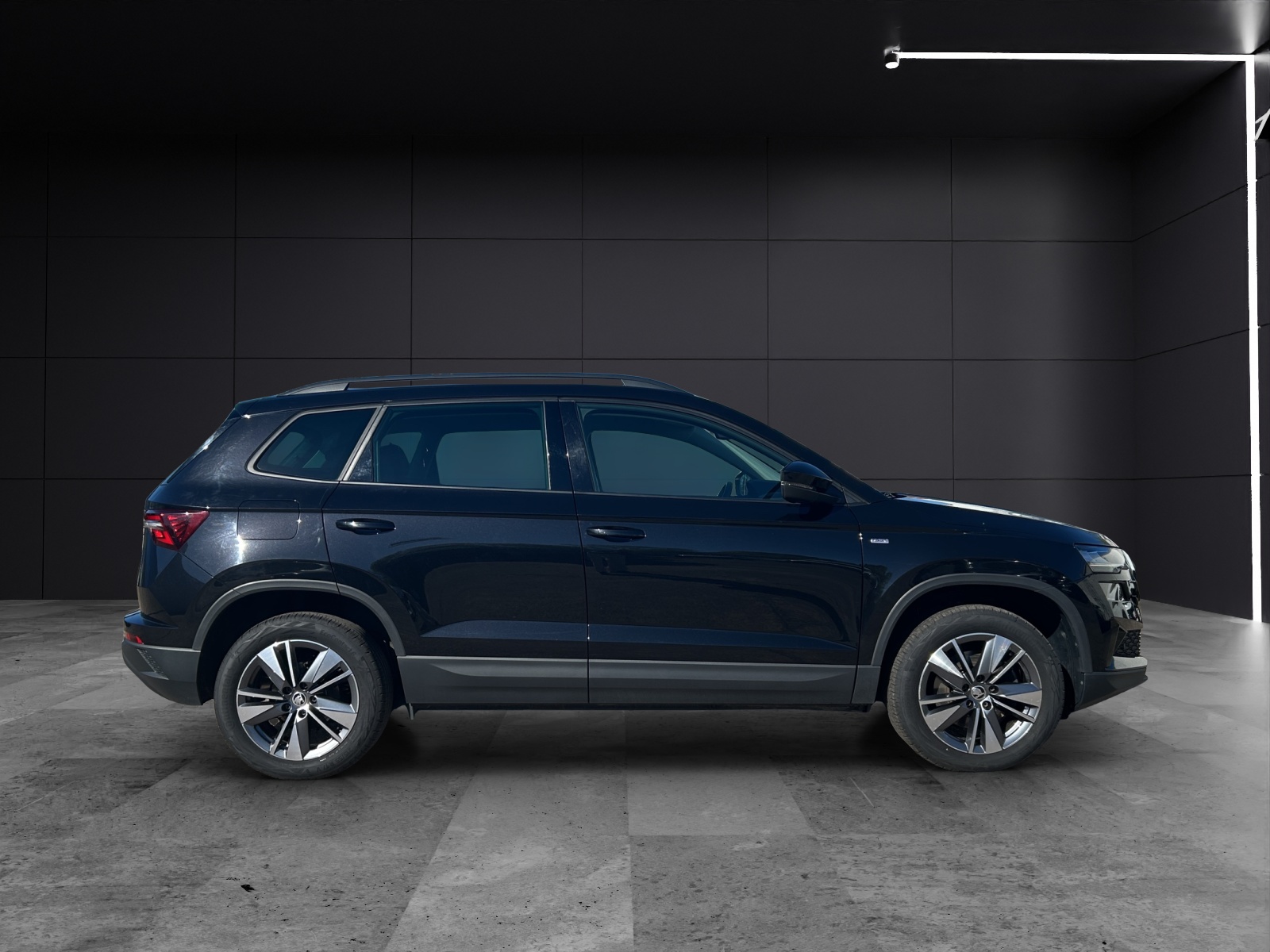 Fahrzeugabbildung SKODA Karoq TSI Tour LED Navi AIC GRA RFK SH