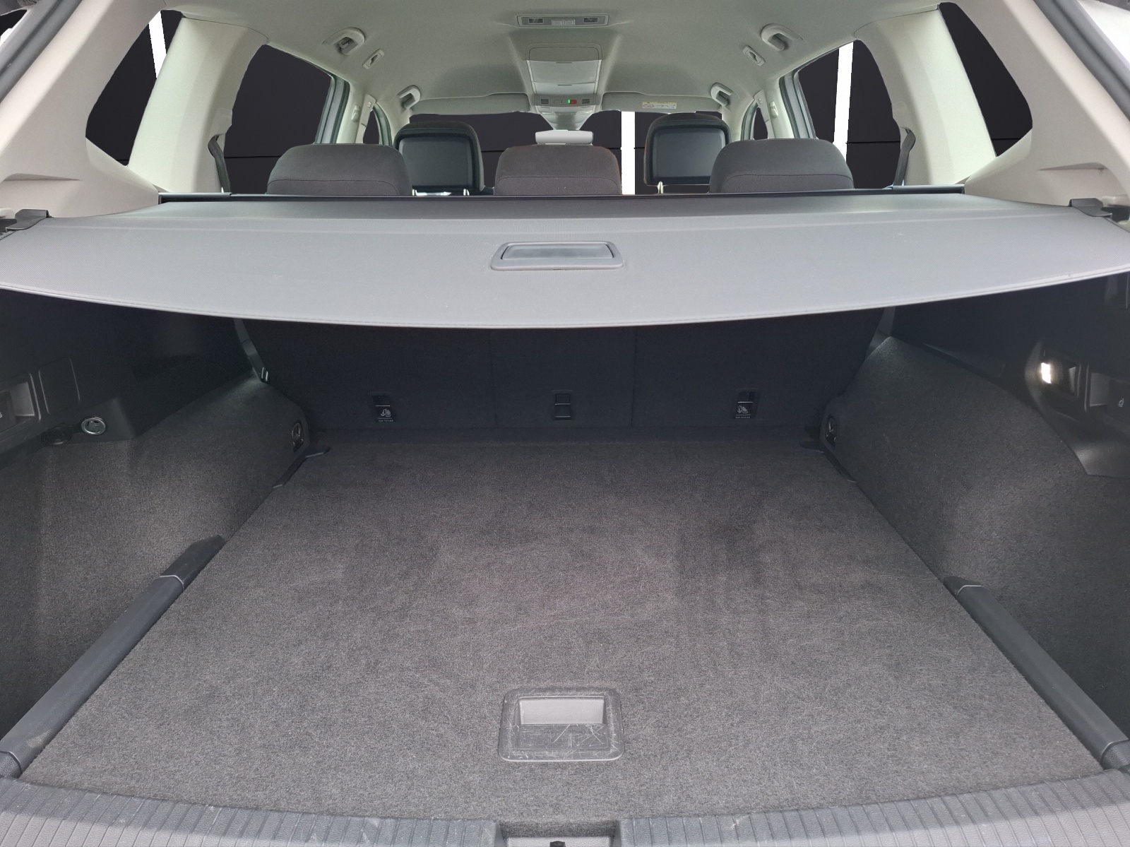 Fahrzeugabbildung Volkswagen Tiguan Allspace TDI Life DSG 4M LED Navi AID ACC RFK SH