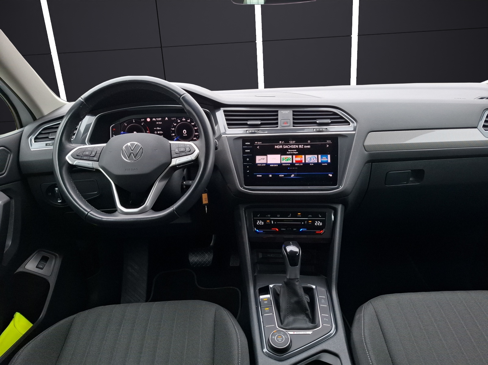 Fahrzeugabbildung Volkswagen Tiguan Allspace TDI Life DSG 4M LED Navi AID ACC RFK SH