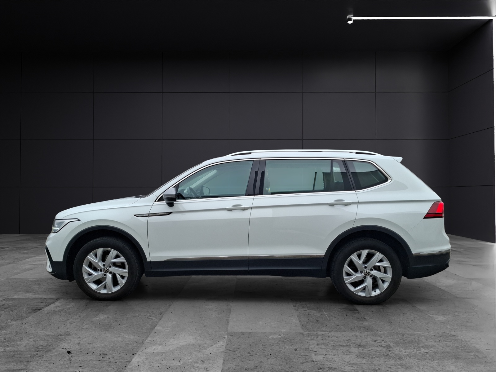 Fahrzeugabbildung Volkswagen Tiguan Allspace TDI Life DSG 4M LED Navi AID ACC RFK SH