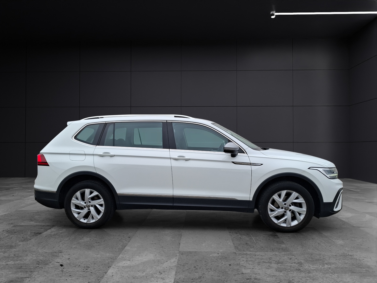 Fahrzeugabbildung Volkswagen Tiguan Allspace TDI Life DSG 4M LED Navi AID ACC RFK SH