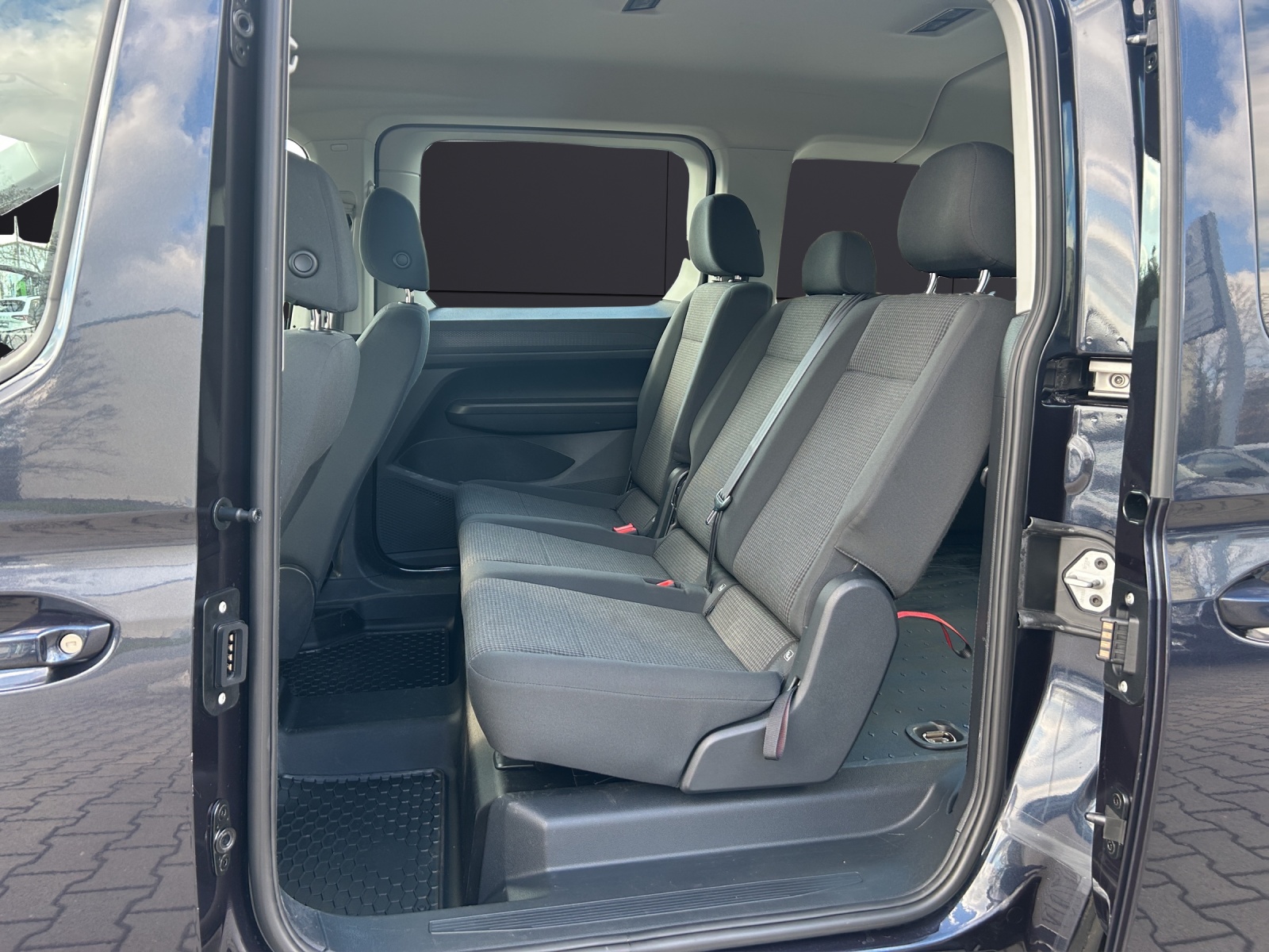 Fahrzeugabbildung Volkswagen Caddy Kombi TDI Maxi 4MOT AHZV PDC NSW